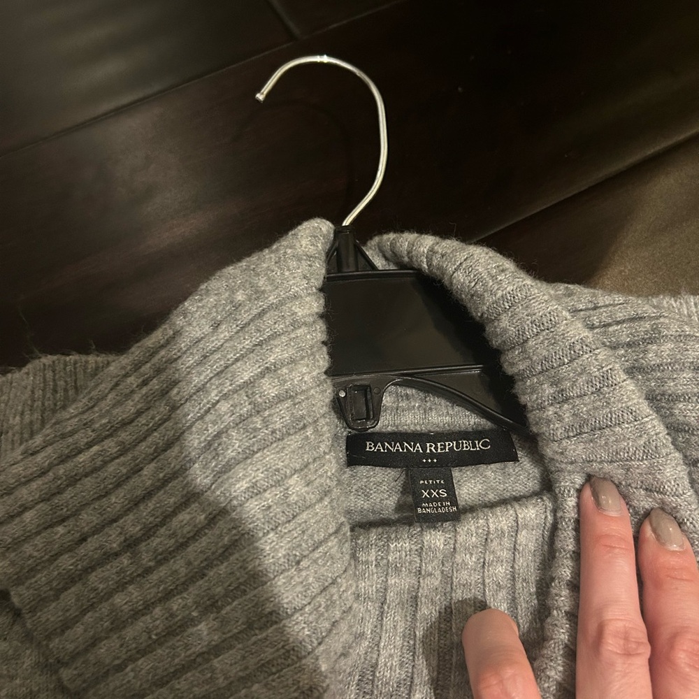 Banana Republic Heather Gray Cowl Neck Sweater - Picture 2 of 2